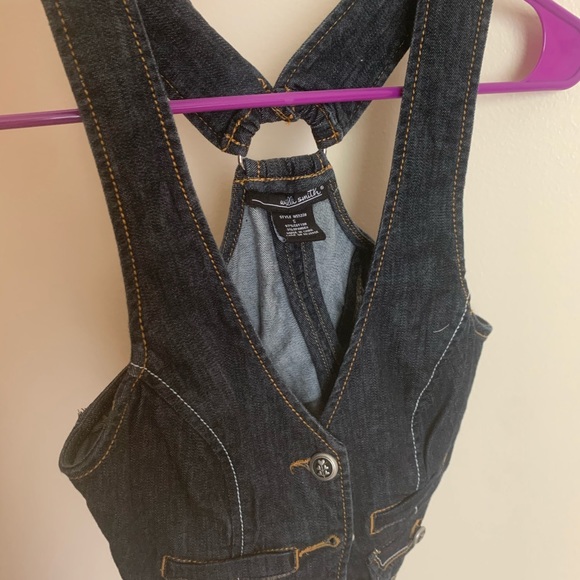 Various tanks and vest - Picture 5 of 9